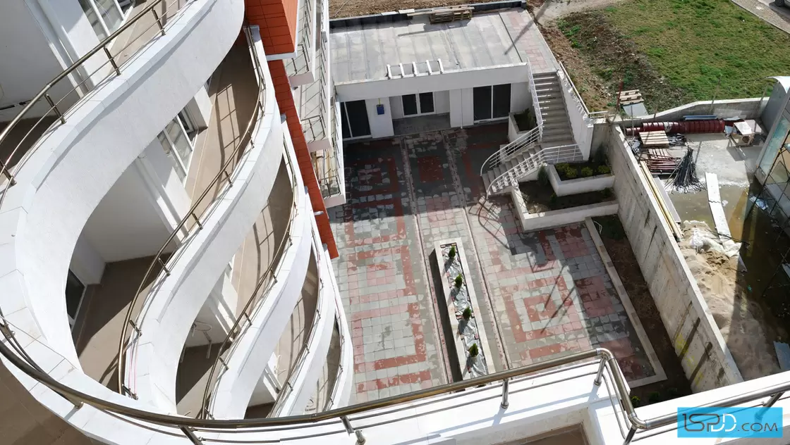 Жилищна сграда с магазини